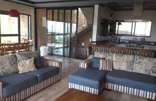 Ubatuba House | Tenório. Casa Nova. 5 Suítes. Piscina com Vista