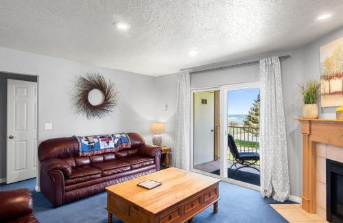 Harbor Village House | Tennis Building Condo #310