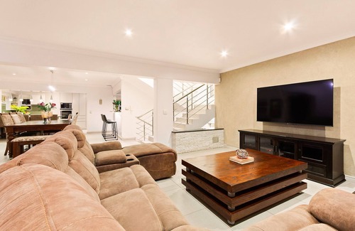 Calypso Beach House | Tenos On Calypso 12 - Five Bedroom House, Sleeps 9