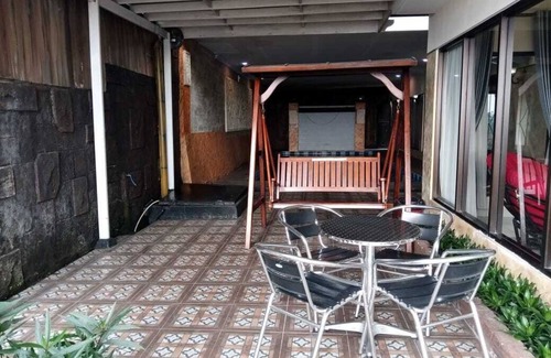 Ciloto Villa | Terletak secara menarik di distrik Cisarua di Cisarua