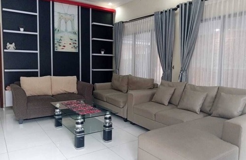 Ciloto Villa | Terletak secara menarik di distrik Cisarua di Cisarua