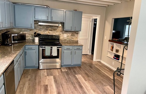 Jacksboro House | Terrace Cove: 4BR/2B Lakefront house with private dock and covered slip!