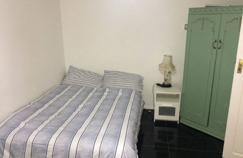 Woolwich House | Terraced house available for holiday vacation
