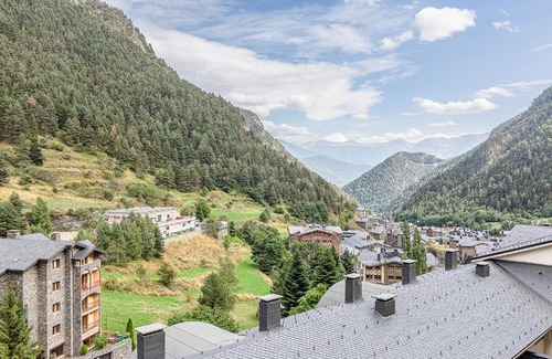 Arinsal Apartment | Terraza con Vistas I Escritorio y Cocina Completa I AndBnB