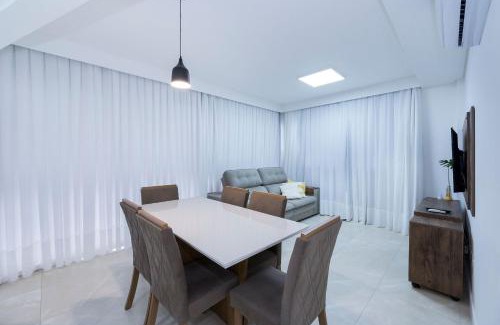 Bombas Apartment | Terrazzo 401A - Apartamento 02 suítes - Acomoda até 05 pessoas - À poucos metros da praia de Bombas - (Consultar serviços de roupa de cama e banho)