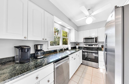 Tarpon Pond House | Terrific 4 BR/2BA Tarpon Cottage! Great Location! Amenity Cards!