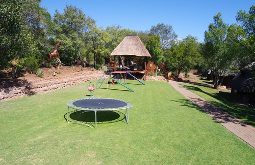 Roossenekal Cabin | Thandabantu Game Lodge