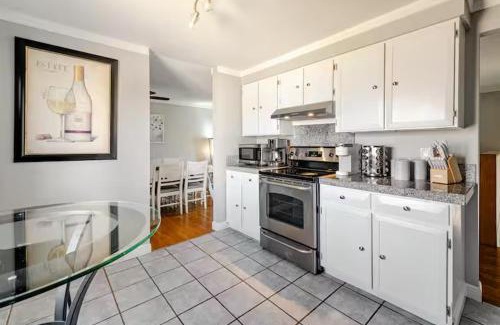 Park East House | Thanksgiving Family Home with Game Room & 9 min drive to Pearl St