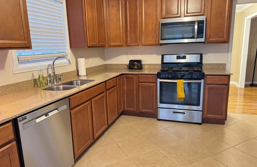 Alpharetta House | "That 70s House" in Downtown Alpharetta - Full of 70s Charm in a Dream Location