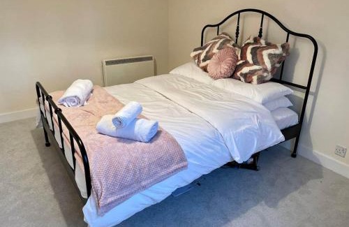 Manningtree House | Thatched Cottage Wix