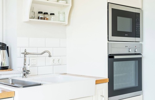 Poseritz House | Thatched house with stunning water views on the edge of a nature reserve in a peripheral location