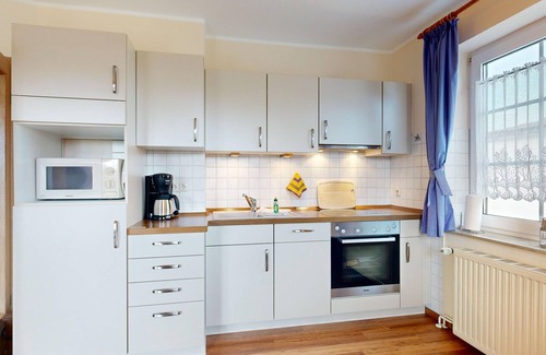 Lancken-Granitz Cottage | Thatched roof house Möwe 01, Lancken Granitz, (ID 101) - Möwe 01