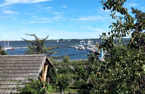 Stahlbrode House | Thatched-roof holiday home with water view, garden and fireplace