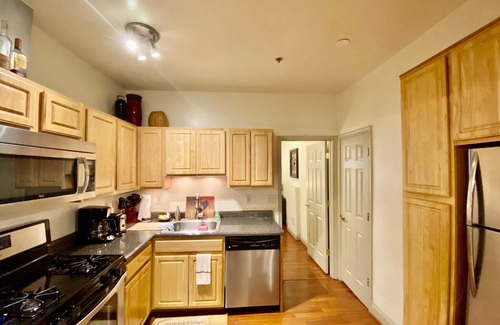 Downtown Baltimore Apartment | The 3 Bedroom Clifford House in Historic Mount Vernon