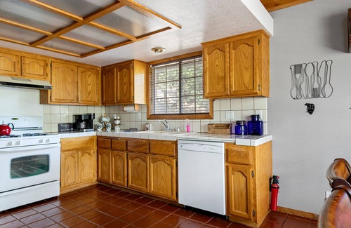 Upper Moonridge Cabin | The 717, 2BD/2BA Cozy Big Bear Cabin Close to Slopes Games & Forest Views