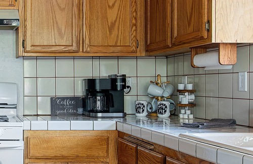 Upper Moonridge Cabin | The 717, 2BD/2BA Cozy Big Bear Cabin Close to Slopes Games & Forest Views