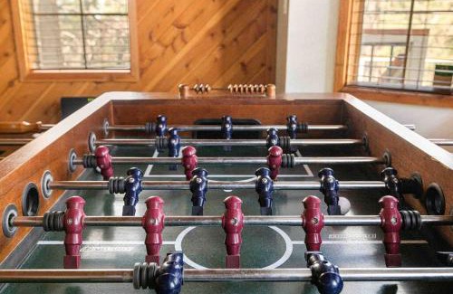 Upper Moonridge House | The 717 - Upper Moonridge - VERY Close to Resorts!