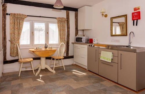 Bury St Edmunds Bed & Breakfast | The Abbey Hotel and Apartments