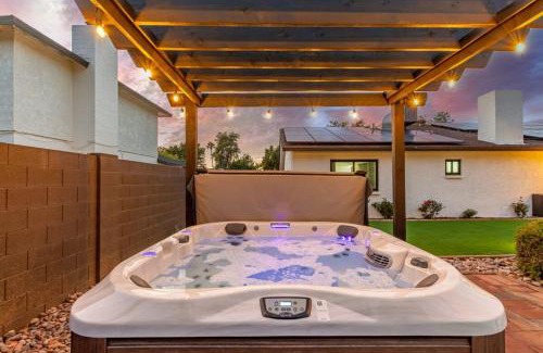 Paradise Valley Village House | The Ace Scottsdale with Pool Hottub & Putting Green
