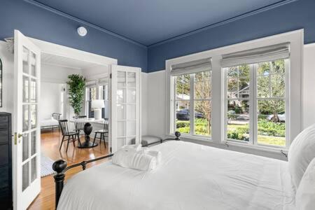 Hyde Park Apartment | The Adaline #1 - Upscale Hyde Park Apt, First Floor