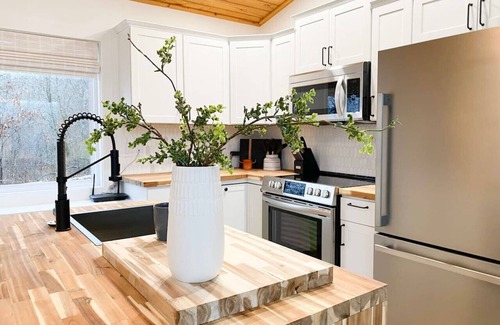 Newnata Cabin | The Aerie ~ A Modern Retreat at Double Bridges