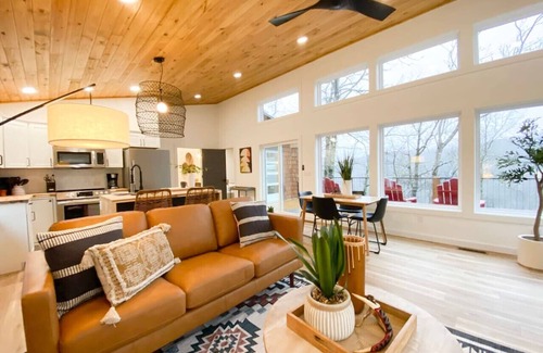 Newnata Cabin | The Aerie ~ A Modern Retreat at Double Bridges