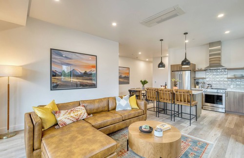 Bend Apartment | The Aerie Suites by AvantStay – Modern Comfort with Mountain Views