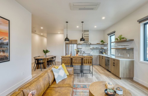 Bend Apartment | The Aerie Suites by AvantStay – Modern Comfort with Mountain Views