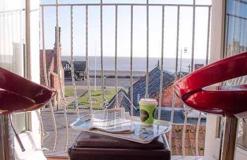 Aldeburgh Apartment | THE ALDEBURGH LOOKOUT Stylish accommodation for 6 with best sea views in town