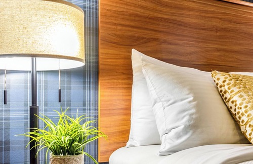 Dunsmuir Hotel | The Angler Lodge