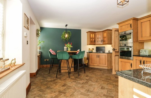 Duddon Valley Cottage | THE ANVIL, pet friendly, with a garden in Broughton-In-Furness