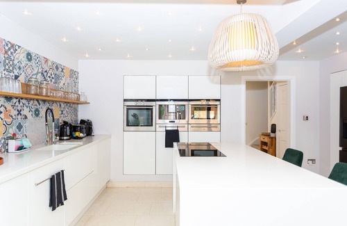 South Woodham Ferrers Apartment | The Art House by Sorted Stay