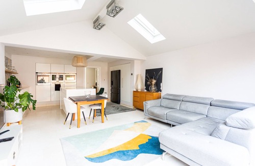 South Woodham Ferrers Apartment | The Art House by Sorted Stay