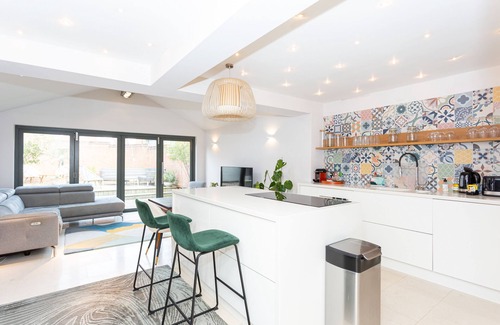 South Woodham Ferrers Apartment | The Art House by Sorted Stay