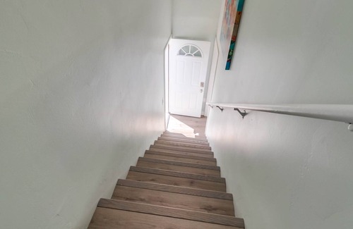 Sunset Cliffs Apartment | The Artist's Studio, Sunset Cliffs Ocean View - LONG-TERM 30+ DAYS ONLY!