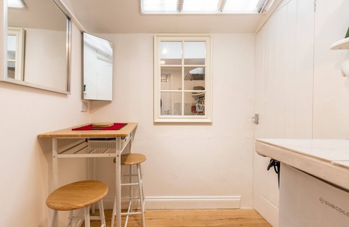 Norwich Cottage | The Artists Workshop | Quirky 2-Bedroom Annex in Norwich City Centre