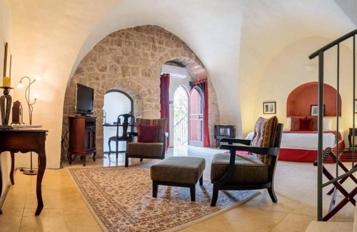 Artists Colony Cabin | The Avital Suite