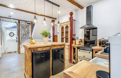 Tewitfield Cottage | The B Hive at Buckstone House