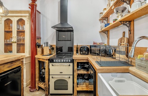 Tewitfield Cottage | The B Hive at Buckstone House