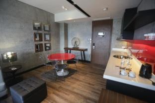 Diliman Hotel | The B Hotel Quezon City