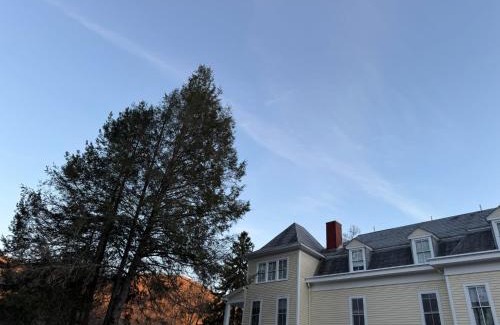 Sylva Hotel | The Balsam Mountain Inn