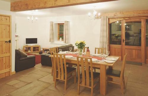 Fence House | The Barn - 27977