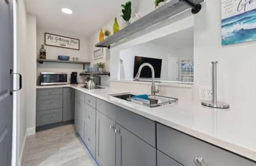 Historic Old Northeast Apartment | The Beach Inn Downtown St. Petersburg