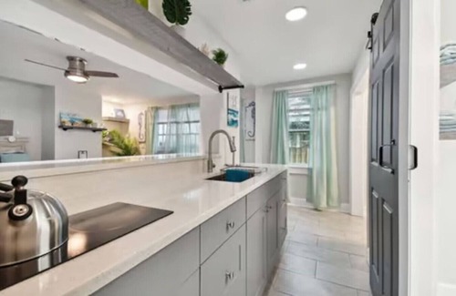 Historic Old Northeast Apartment | The Beach Inn Downtown St. Petersburg