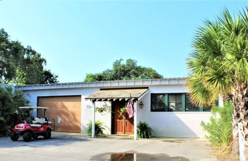 Old Town Apartment | The Beach Studio is a 1 bedroom - 1 full bath Studio on the grounds of The Abode