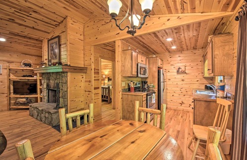 Helen Cabin | ‘The Bear Paw’ at the Sautee Mountain Retreat