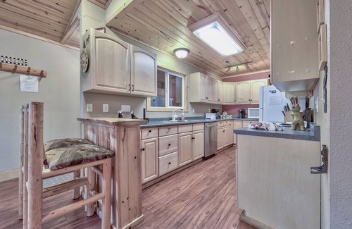 North Upper Truckee House | The Bear's Den 1965np 3 Bedroom Cabin by RedAwning