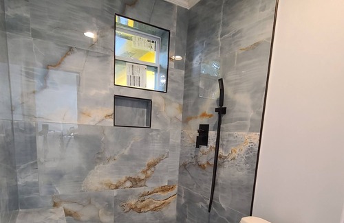 Cross Apartment | The Beehive is 19 miles from I-95, 16 miles from I-26. Fishing, hunting & more.