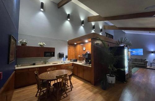 Belgium Hotel | The Belgium Inn & Suites