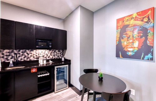 Biloxi Hotel | The Bella 102 | Hip-Hop Vibes & King Comfort